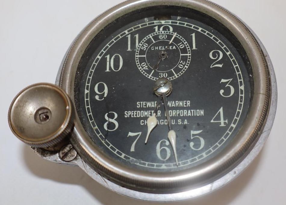 Stewart-Warner Chelsea Windup Automobile Dash Clock (1 of 3)