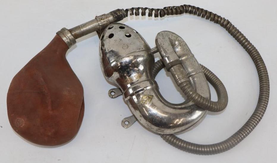 Early Automobile Potato Styled OGTAS Bulb Horn: 45" long x 5"