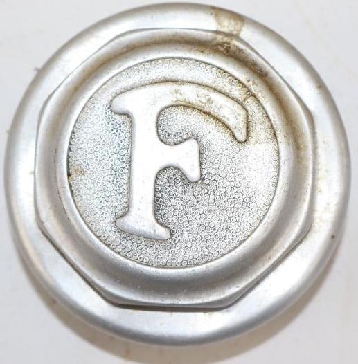 Fargo Detroit Truck Threaded Aluminum Automobile Hubcap (1 of 2)