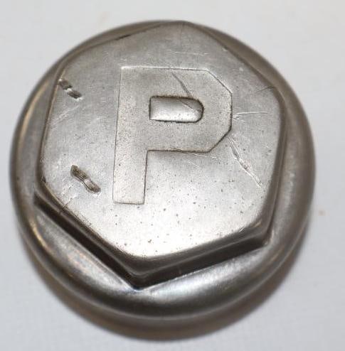 Princess Threaded Automobile Hubcap: 2" diameter