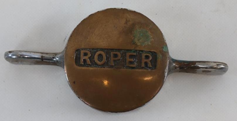Roper Motor Car Co. Threaded Knock-Off Automobile Hubcap (1 of 2)