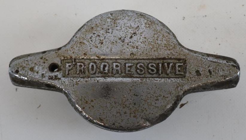 Progressive Threaded Knock-Off Automobile Hubcap (1 of 2)