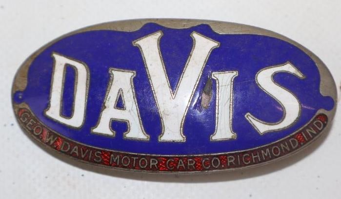 1914 Geo.W. Davis Motor Car Co. Richmond, Ind. Davis Automobile Radiator Emblem (1 of 2)
