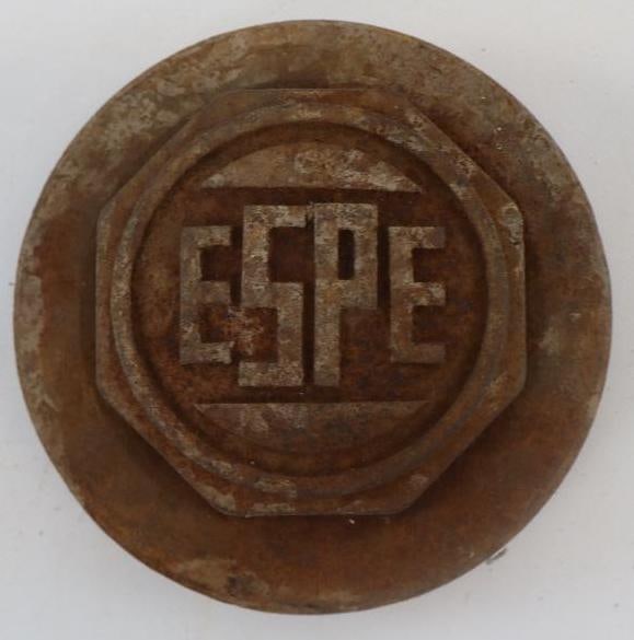 ESPE Trailer Cast Iron Threaded Automobile Hubcap (1 of 2)