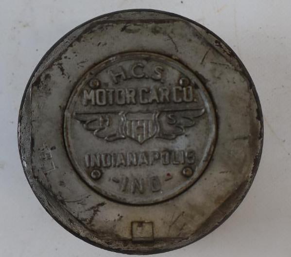 Stutz H.C.S. Cast Iron Threaded Automobile Hubcap (1 of 3)