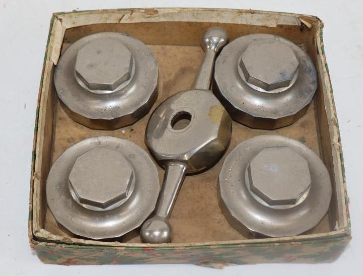 NOS Hub Cap And Radiator Cap Gift Set In Holiday Box (1 of 2)