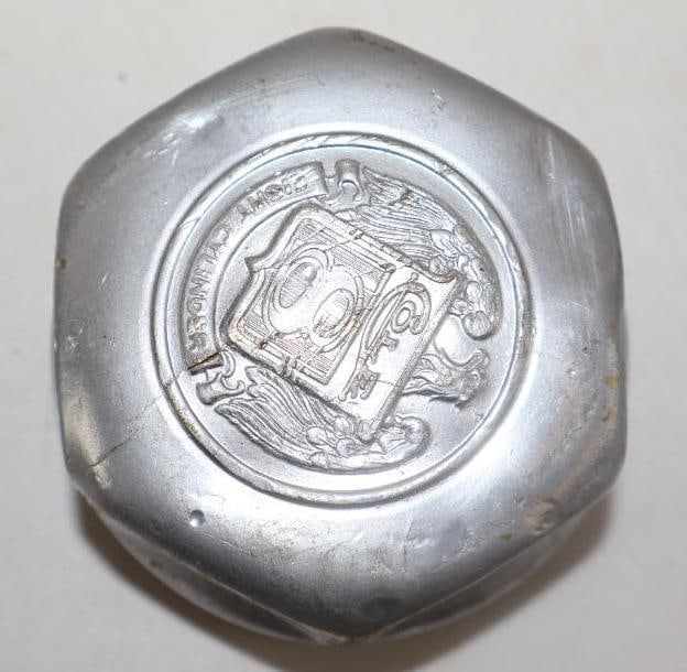 Brass Cole 8 Threaded Automobile Hub Cap (1 of 2)