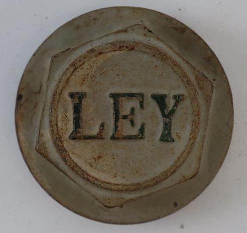 Ley Cast Iron Threaded Automobile Hubcap (1 of 2)