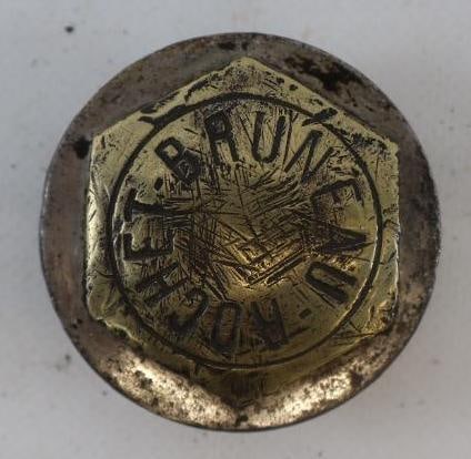 Rochet Brune Threaded Automobile Hubcap: 1.50" diameter
