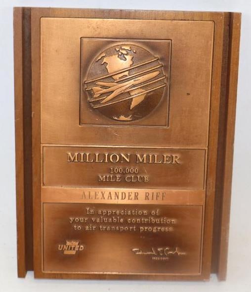 United Airlines 100,000 Mile Club Advertising Plaque: 8" x 6.25" x 1"