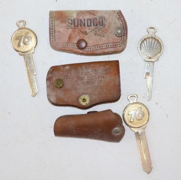 Group of 6 Amoco , Ashland And Union 76 Keys And Key Holders (1 of 2)