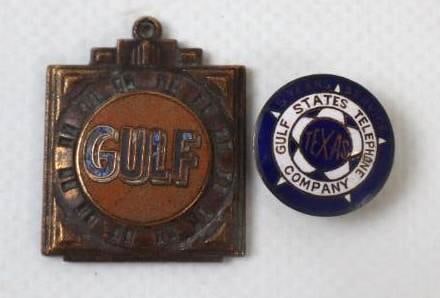 Group of 2 Gulf Cloisonne Lapel Pin And 1937 3% Ratio Club Charm (1 of 4)