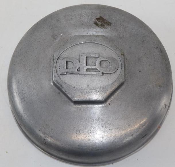 Embossed Reo Automobile Threaded Hubcap (1 of 2)