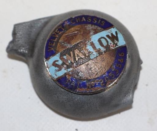 Swallow Cloisonne Motorcycle/Sidecar Threaded Hubcap (1 of 2)