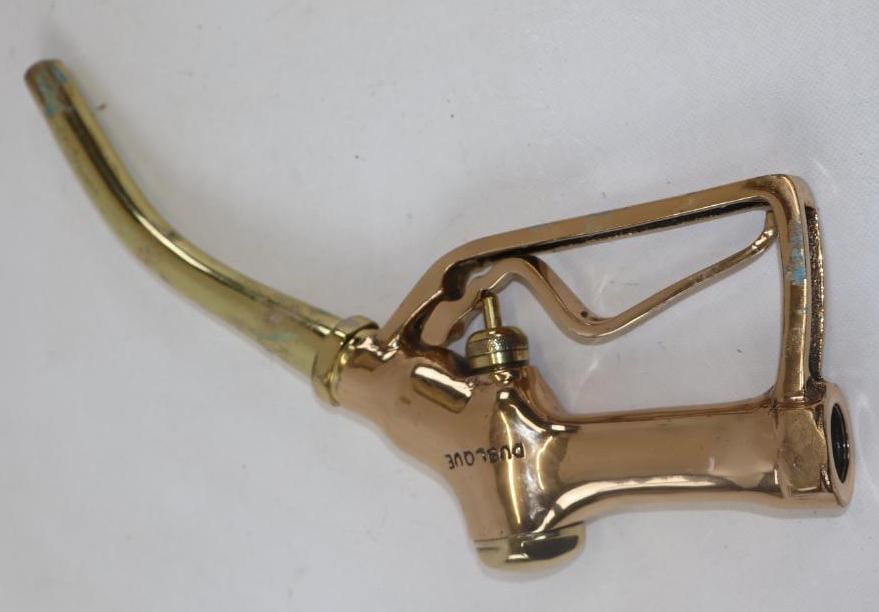 POLISHED BRASS ORIGINAL GAS PUMP NOZZLE. (1 of 4)