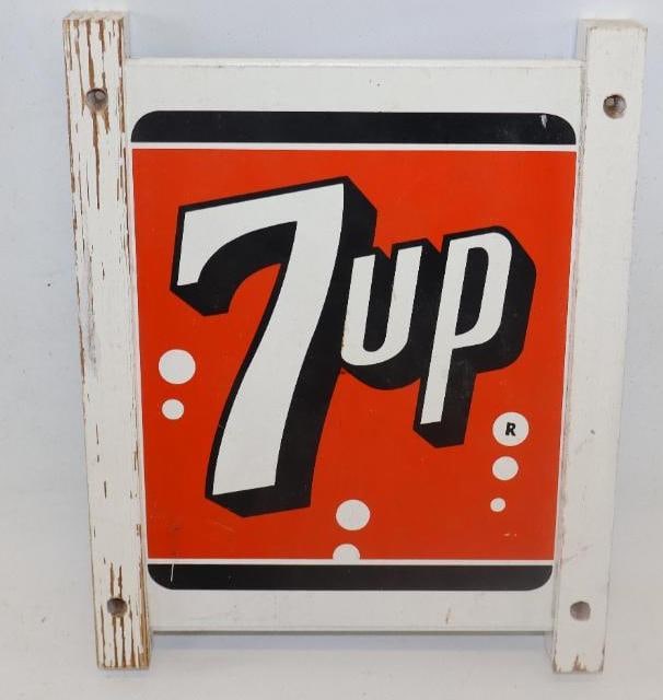 SEVEN UP SODA POP MASONITE SIGN W/ WOOD FRAMING.: 9.5" X 7.5". SINGLE SIDED MASONITE SIGN FOR SEVEN UP SODA POP. CONDITION: OVERALL EXCELLENT WITH BRIGH COLOR & GLOSS WITH VERY LIMITED STORAGE WEAR. WOODEN FRAMING SHOWING LIGHT WEAR BUT OVERALL EXCEL