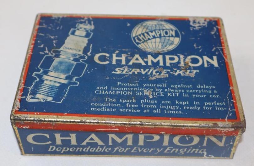 CHAMPION SPARK PLUGS TIN AUTOMOTIVE SERVICE KIT WITH SPARK PLUG & GLOBE GRAPHIC. (1 of 3)