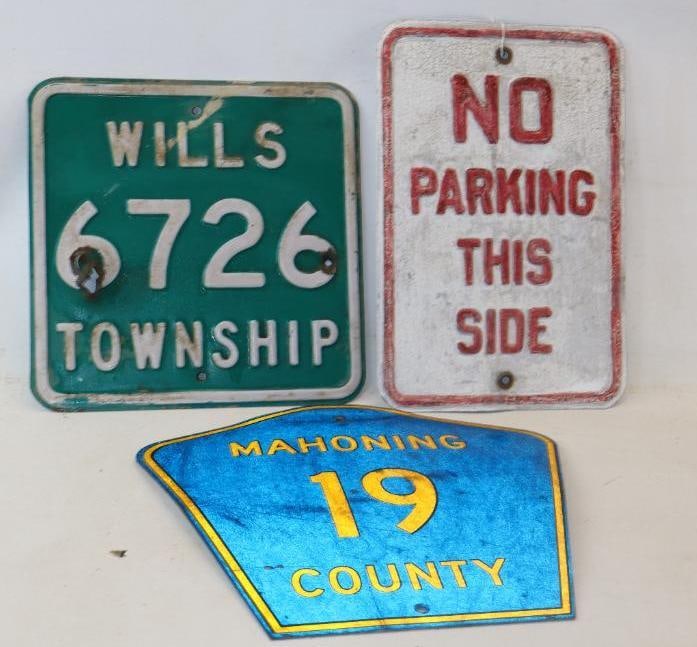 Group of 3 No Parking, Wills Township & Mahoning County Street Signs (1 of 5)