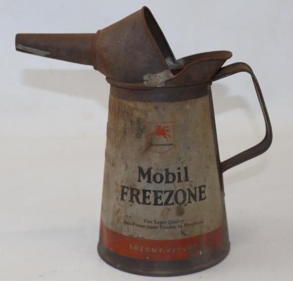 Socony Vacuum Mobil Freezone 1 Quart Pour Can: 32 oz