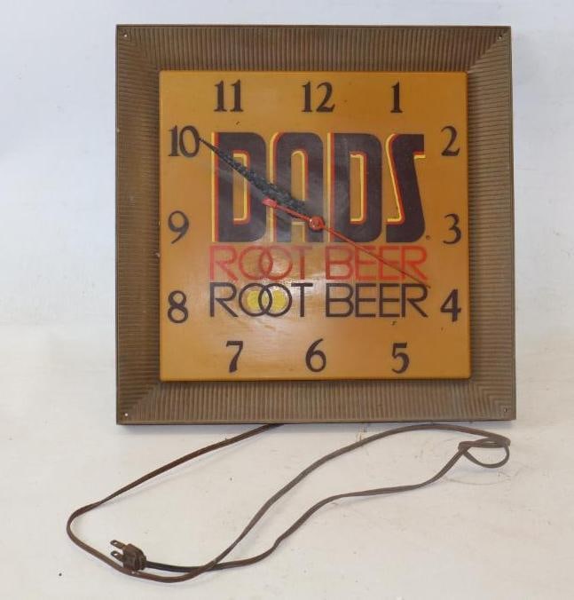Dad's Root beer Light Up Advertising Clock (1 of 3)
