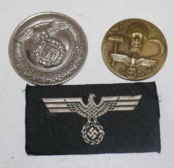 Group of 3 1930's German Propaganda Tokens And Patch (1 of 2)