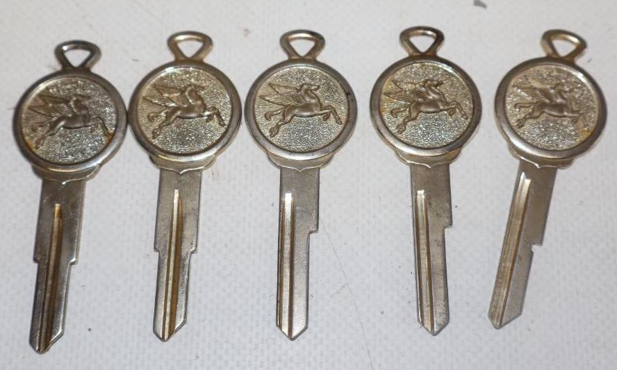 Group of 4 Mobil Pegasus Uncut Gas Station Rest Room Keys (1 of 2)
