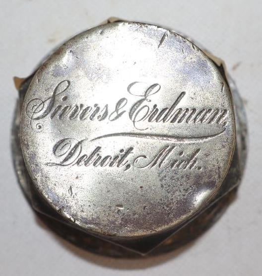 Sievers & Erdman Detroit Mich. Threaded Carriage Hubcap: 3" diameter
