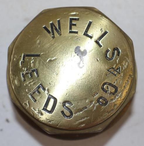 Wells & Co. Leeds Brass Threaded Carriage Hubcap (1 of 2)