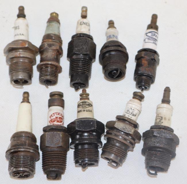 Group of 10 Different Early Automobile Advertising Spark Plugs (1 of 4)