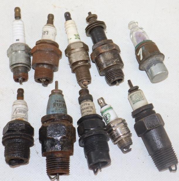 Group of 10 Different Early Automobile Advertising Spark Plugs (1 of 4)