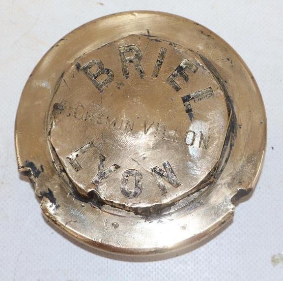 Briel Lyon Brass Threaded Automobile Hubcap: 4" diameter