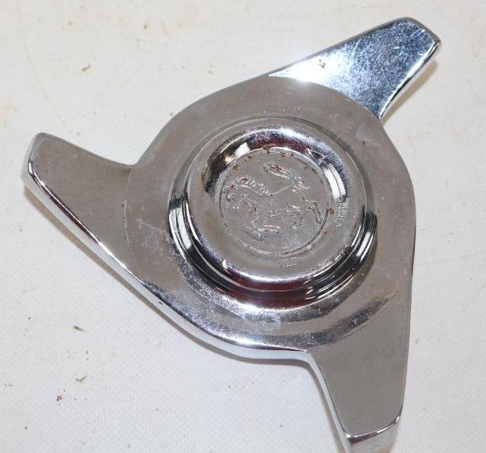 Ferrari Threaded Automobile Hubcap: 5.25" diameter