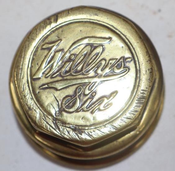 1909 Willys Six Brass Threaded Automobile Hubcap (1 of 2)