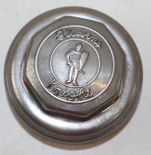 Stearns Knight Threaded Automobile Hubcap (1 of 2)