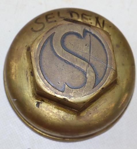 Brass Selden Motor Truck Threaded Automobile Hubcap (1 of 2)