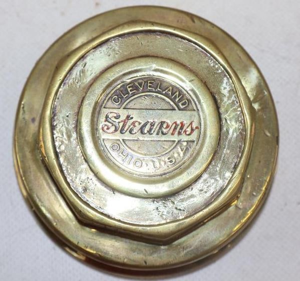Stearns Cleveland Ohio Brass Threaded Automobile Hubcap (1 of 2)
