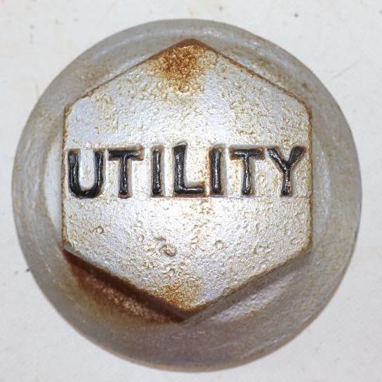 Utility Steel Threaded Automobile Hubcap: 4.75" diameter
