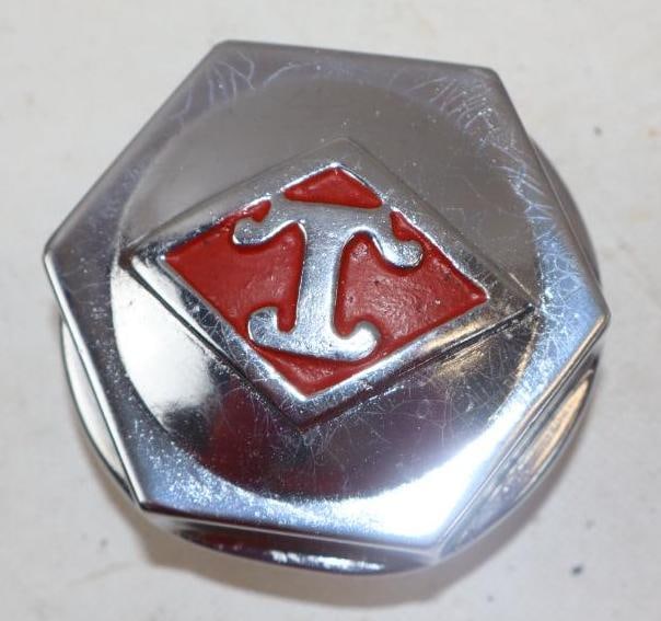 Diamond T Truck Threaded Automobile Hubcap (1 of 2)