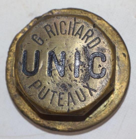 Unic Richard Brass Threaded Automobile Hubcap (1 of 2)