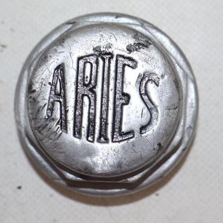 Aries Aluminum Threaded Automobile Hubcap (1 of 2)