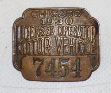 1930 Licensed Operator Motor Vehicle Chicago Brass Pin Back  Badge (1 of 2)