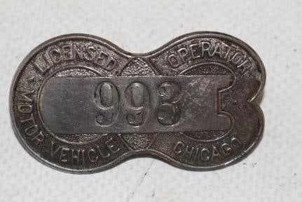 1930's Licensed Operator Motor Vehicle Chicago Pin Back Badge (1 of 2)