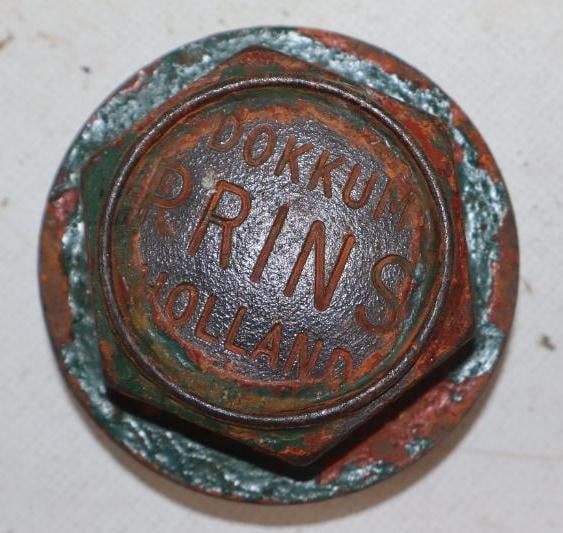 Dokkum Prins Holland Cast Steel Threaded Automobile Hubcap (1 of 2)