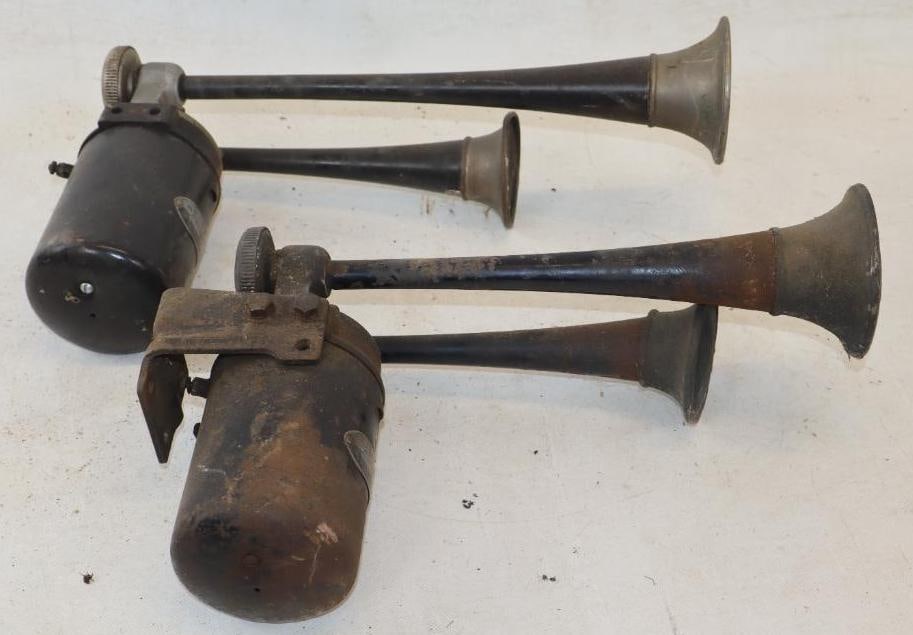 Group of 2 Spartan 6 volt Horns: 16" x 8.50" x 4" each