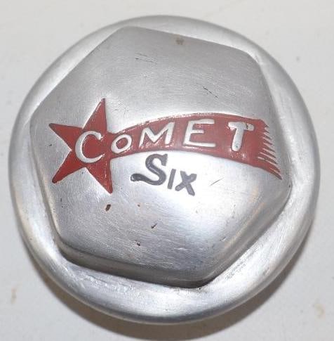 Comet Six Threaded Automobile Hubcap (1 of 2)