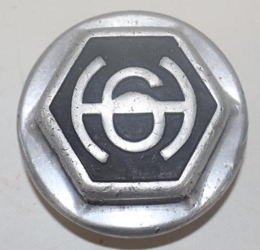 Hanson Motor Car Co. Threaded Automobile Hubcap (1 of 2)