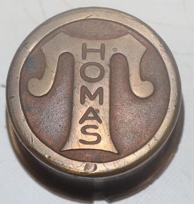 Thomas Flyer Brass Threaded Automobile Hubcap (1 of 2)