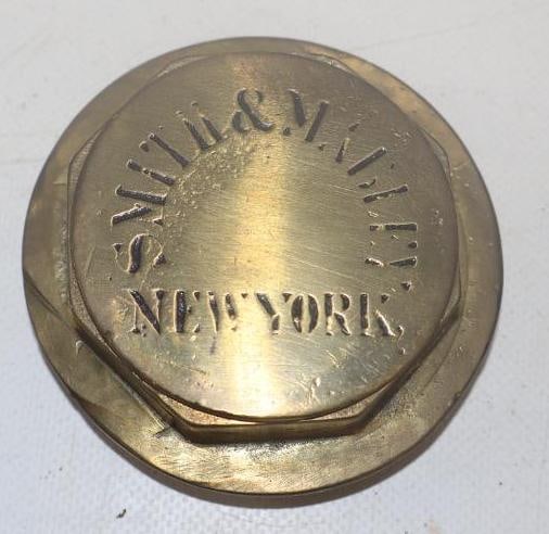 Smith & Mabley New York Brass Threaded Automobile Hubcap (1 of 2)