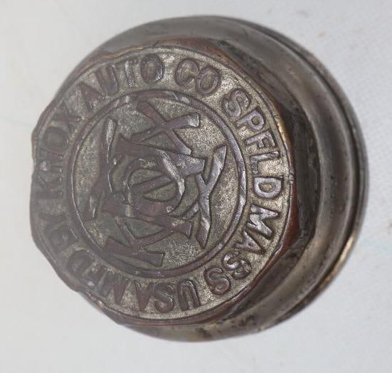 Knox Auto Co Threaded Automobile Hubcap (1 of 2)