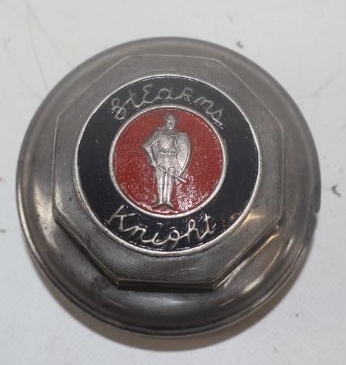 Stearns Knight Threaded Automobile Hubcap (1 of 2)